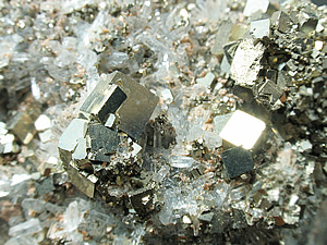 zR 001@z CHALCOPYRITE