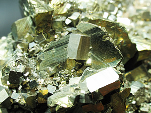 zR 001@z CHALCOPYRITE