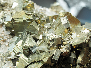 zR 001@z CHALCOPYRITE