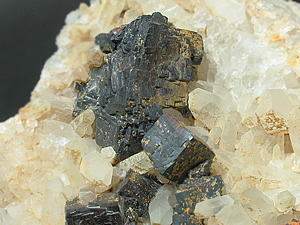 Ð001@QUARTZ LIMONITE AFTER PYRITE   